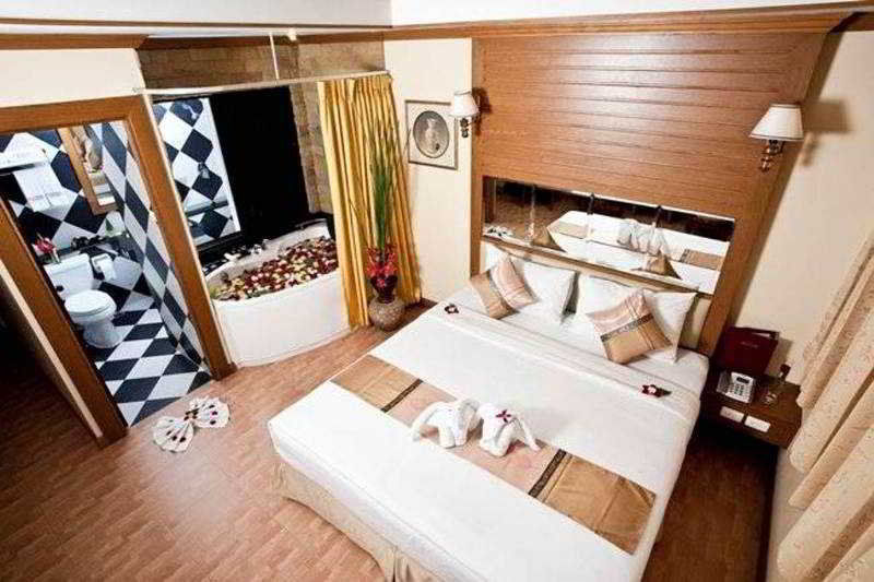 Bangkok Residence Patong Екстериор снимка
